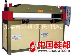 四柱式裁断机