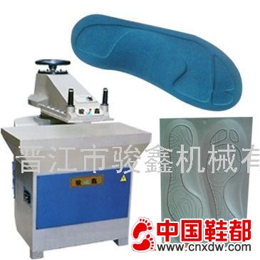 摇臂式裁断机
