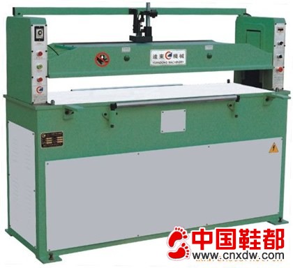 XCLP2-250型液压平面式裁断机