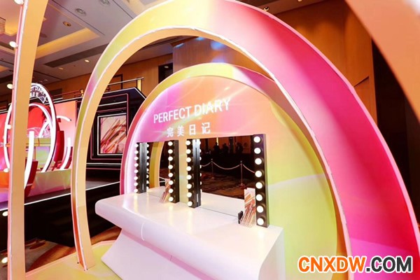 完美日记「反重力」唇釉新品发布——朱正廷登陆“Z318星球”