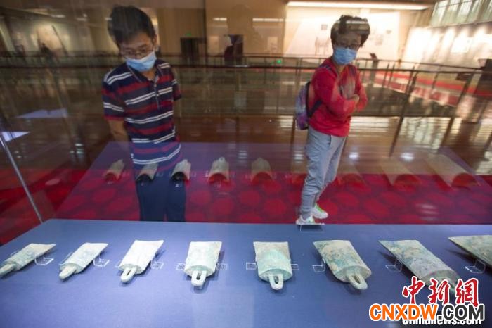 《铭记晋国——晋国青铜器铭文拓本特展》是晋国博物馆依托晋候墓地出土青铜器及铭文而打造的全新的原创性展览，晋式青铜器、铭文拓以及全形拓，带着历史的记忆，向民众讲述三千年的晋国故事。　张云 摄