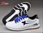 Z2010年款特步男子休闲复古鞋 特步..