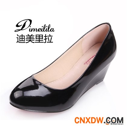 惠东女鞋批发 时尚 坡跟 浅口 漆皮鞋 低帮鞋大码女单鞋 网络代理