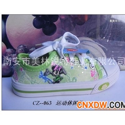 童运动鞋