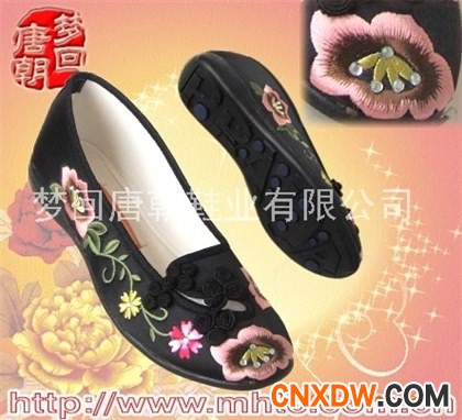 “梦回唐朝”供应经典手绘布鞋批发