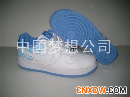 sell gucci shoes,nike shox,air jordan,jeans.