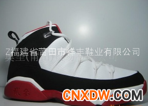 运动鞋
