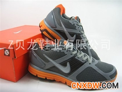 跑鞋