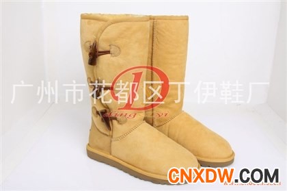 丁伊2010冬季新款三纽扣皮毛一体高筒女式雪地靴