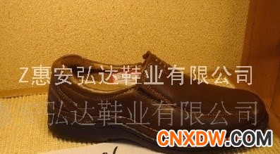 休闲皮鞋