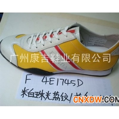 米白珠光荔纹PRADA品牌男鞋批发