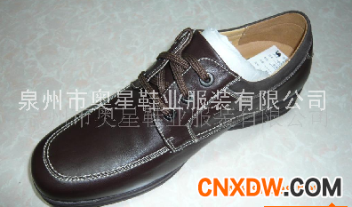 休闲皮鞋