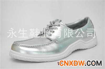 休闲皮鞋