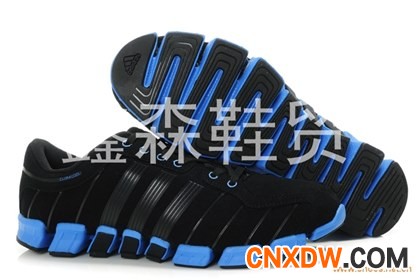 阿迪达斯毛毛虫跑鞋