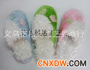 室内毛绒拖鞋
