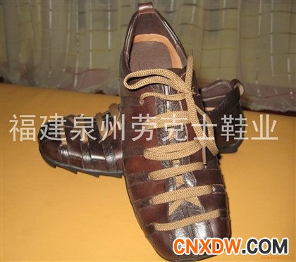 休闲皮鞋
