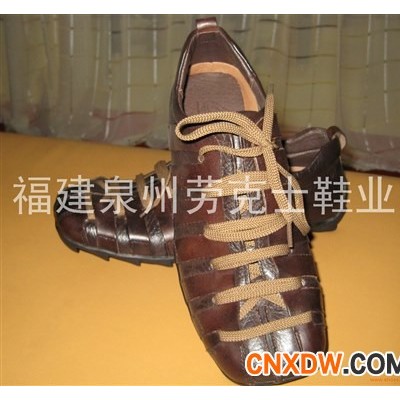 休闲皮鞋