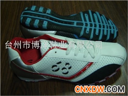 女运动休闲鞋