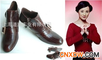 俏 丽 短 靴