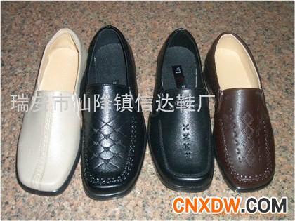 注塑休闲鞋