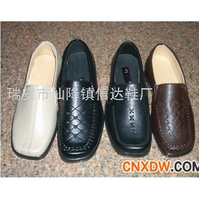 注塑休闲鞋