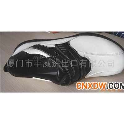 高尔夫球鞋