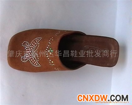 绒皮打珠手工拖鞋