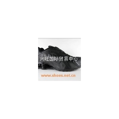 运动鞋