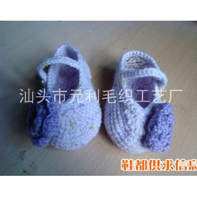 手工编织钩针提篮婴儿鞋