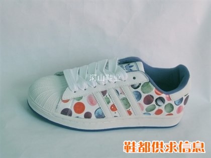 阿迪，耐克，匡威