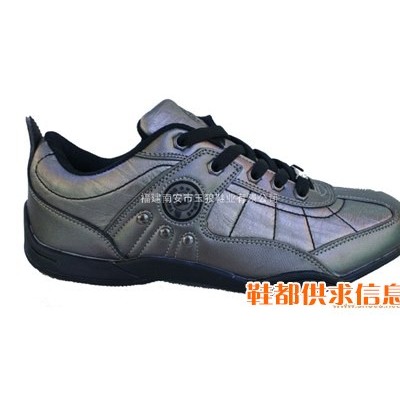 休闲鞋 877