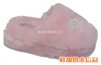 长毛绒室内拖鞋