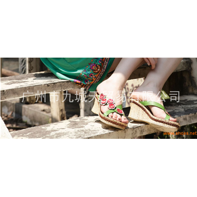 2012韩版手工透染牛皮坡跟拖鞋，金典撞色坡跟凉拖