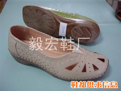休闲女装仿皮鞋