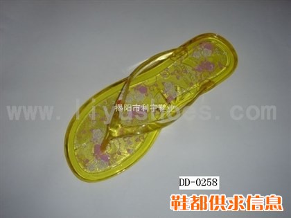 供应水晶童鞋,EVA童鞋,PVC吹气鞋,EVA发泡鞋