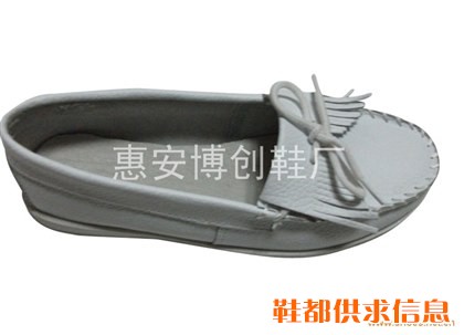 流苏小白鞋