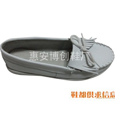 流苏小白鞋